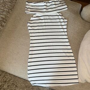 Sleeves open shoulder mini dress